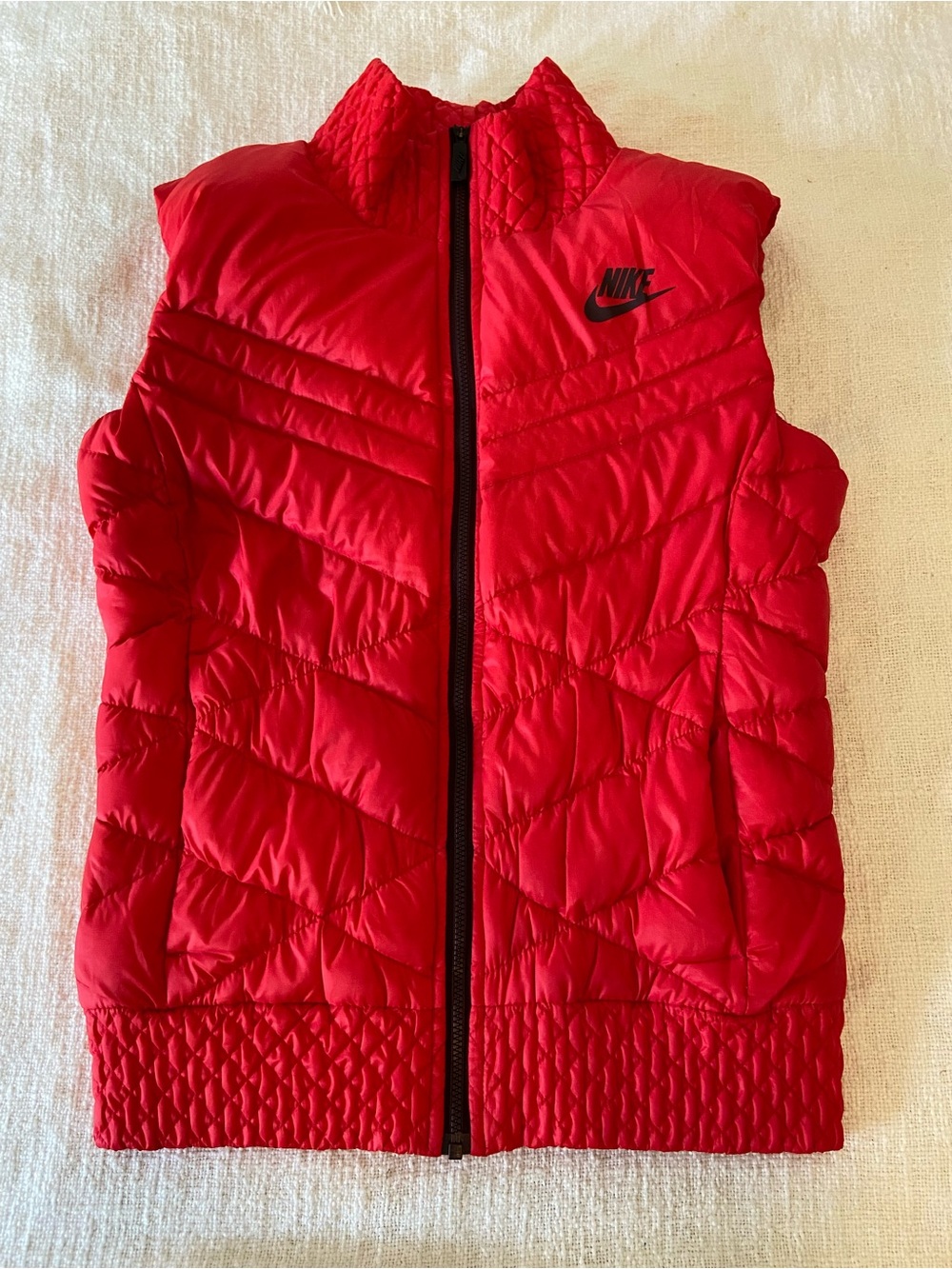 Nike Women's Red/Watermelon Puffer Vest - Lightweight with Pockets Small